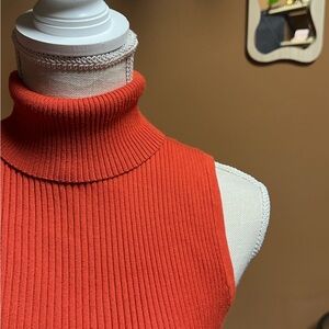 Sleeveless turtleneck